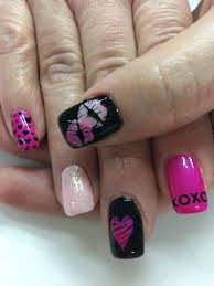 You also can wear it with one single black chevron in the index finger, middle finger, and pinky finger. Hot Pink Black Valentine S Day Kissy Lips Hearts Gel Nails Nail Designs Valentines Glitter Gel Nails Gel Nails