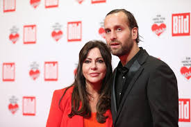 Browse 131 simone thomalla foto stock photos and images available, or start a new search to explore more stock photos and images. Simone Thomalla Einzige Tochter Ihre Beziehungen Einblick In Das Leben