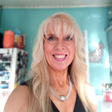 Paula Gracey (@GraceyPaula)