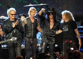 Led by singer axl rose and stylish guitarist slash , they mixed the passion of blues, the heaviness of rock, and the attitude of punk, bringing forth a breath of fresh air to a music scene dominated by cheesy hair metal. Guns N Roses Comeback Damonen Der Vergangenheit