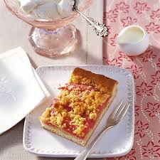 Das eiweiss steiff schlagen und unter den teig heben. Rhabarberkuchen Mit Quark Olteig Rezept Essen Und Trinken