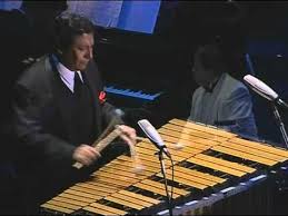 Latin Jazz Musician Victor Mendoza On The Vibes Playing Autumn Leaves Musica