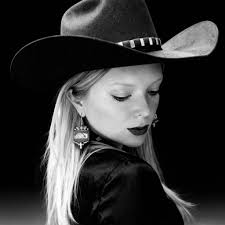 What are good low-calorie drink options for a diet?