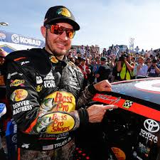 Kevin harvick won his second straight monster energy nascar cup series race on sunday, dominating the field at las vegas motor speedway. Nascar Las Vegas 2017 Results Full Finishing Order For Kobalt 400 Sbnation Com