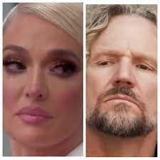 Sneaky Links Show with Host Chloe