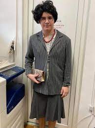 Édesapja udvaros béla rendező, édesanyja dévay camilla színművésznő. Muller Cecilianak Oltozott A Fiu Az Iskolai Farsangon Kaposvari Programok