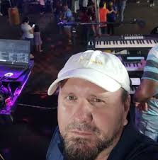 Elmer Acuña Cascante updated his...