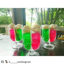 名古屋インスタ交流会 on instagram s のうむ 豊田市猿投方面にあるのうむさんをご紹介 wクリームソーダ これは見たことないですよね いちごソーダとメロンソーダとのことですが 両方にアイスがのってるのも嬉しい のうむさんはと メロン