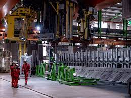 We also have three casthouses, one delivering extrusion ingot for profile production, another producing wire rod for high voltage cables and. Hydro I Rute Pa Topphemmelig Karmoy Pilot Den Store Testen Skjer I 2020 E24