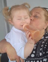 Could any skilled person out there edit the bottle out of this picture? I'd  be very appreciative. 🙏 ❤️