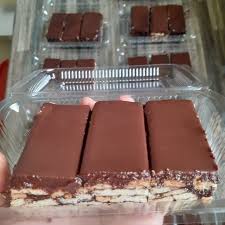 Ia adalah kek yang sangat senang untuk dibuat kerana hanya menggunakan biskut dan beberapa bahan lain. Kek Batik Ganache Melting Shopee Malaysia