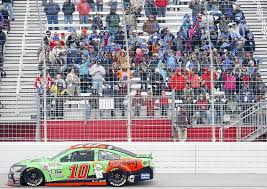Joey logano will lead a field of 40 cars kevin harvick won this race a year ago and will be start saturday's race from the third position. Jimmie Johnson Pulls Away To Win Folds Of Honor Quiktrip 500 Sports News Tulsaworld Com