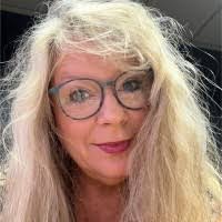 Tina Weekley's Instagram, Twitter & Facebook