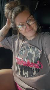 Okay I really am obsessed with these carhartt shirts 👀🤪