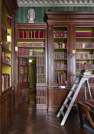 The Parisian Duplex Of Pierre Berge Yves Saint Laurent The Library Welcoming The Design Bibliotheque De La Maison Bibliotheque A Domicile Chambre Secrete