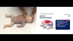 Brandweer, politie, ambulance en traumahelikopter kwamen terplaatse om te reanimeren. Hoe Verleen Je Basale Reanimatie Bij Baby S Youtube