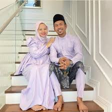 She married shahmira muhamad in 2011. Oiac3k Mwqqum