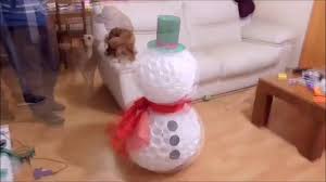 Comme le château de sable, le bonhomme de neige appartient à la catégorie de l'art éphémère. Bonhomme De Neige En Gobelets Plastique Youtube
