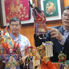 黃晉瑩布袋戲偶收藏鹿港鎮長參觀讚嘆不已 saree sari bangles