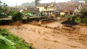 2(b) jelaskan lima kesan banjir terhadap alam sekitar fizikal. Banjir Bandang Sungai Ciwidey Terjadi Ini Penyebabnya Mongabay Co Id Mongabay Co Id