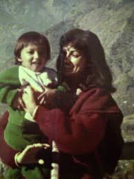 Bollywood Actress Yami Gautam Unseen Childhood Photo Yami gautam family unseen images : bollywood actress yami gautam unseen