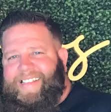 Who can build a fence around a 200 sq ft raised garden bed in Beaverdale,  Iowa?