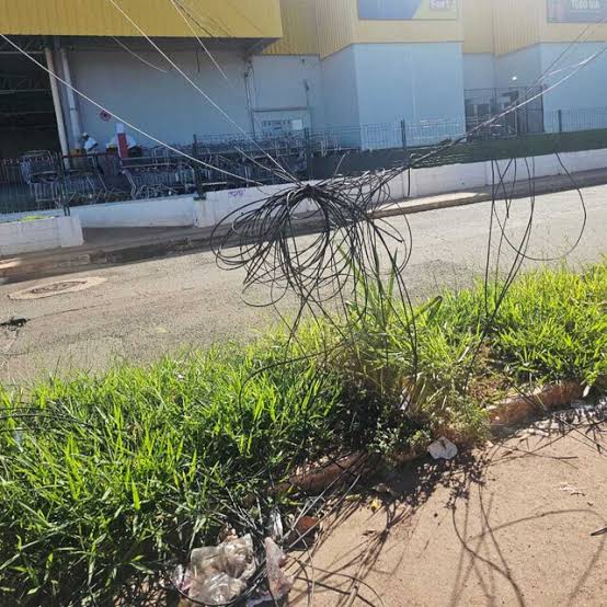 Câmara de Campo Grande aprova retirada de fios inutilizados