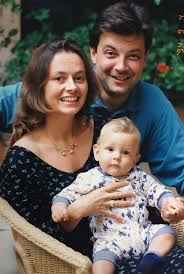 Vota il vincitore con il pulsante in alto a destra alla fine del video! La Mamma Di Fabio Rovazzi Da Piccolo Mi Regalava Un Fiore Ogni Giorno Corriere It