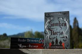 Gracias a los encargados por subirla. Resena 7 Sombra Y Hueso De Leigh Bardugo Huele A Magia