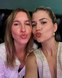 Lindsey Gothard's Instagram, Twitter & Facebook