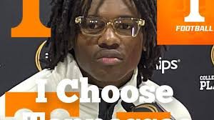 Top quarterback commits to Tennessee Vols