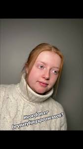 1️⃣ trinn : Forberedelse hud før brynsfarge 2️⃣ trinn : brynlaminering 3️⃣  trinn : BOTOX 4️⃣trinn : øyenbryn geometri 5️⃣trinn : Farging av øyebryn  6️⃣trinn : Forming med voks og pinsett ...