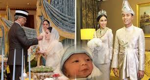 'he who is made lord', jawi: Yang Di Pertuan Agong Dan Raja Permaisuri Timang Cucu Lelaki Soya Lemon