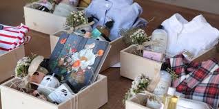Cara membuat hantaran baju tidur bentuk kipas ini simple banget untuk cara membuat nya gaess. Cara Membuat Hantaran Pernikahan Dengan Berbagai Bentuk Yang Mudah Dicoba Bagi Pemula Diadona Id