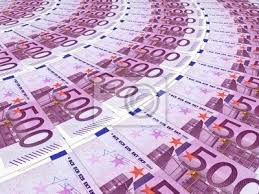 Doch wie zieht man eigentlich einen geldschein aus dem verkehr? Viele 500 Euro Scheine Leinwandbilder Bilder Banknote Ratselhaften Schulden Myloview De