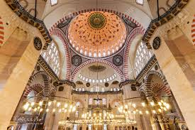 Andere moscheen sind sehr schlicht und einfach. Istanbul Turkei 8 September 2014 Die Suleymaniye Moschee Innen Am September 08 2014 In Istanbul Turkei Lizenzfreie Fotos Bilder Und Stock Fotografie Image 36726283