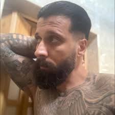 Qatt mhu ħa ninsa it-telefonata tiegħek u nisma' dik il-vuċi .zi għandi  bżonn in-numru ta' dak jew l-ieħor...kemm ħallejtna kmieni f'età daqshekk  żgħira 😞😞😞. Ħu ħsieb lil ommok u n-nanniet u l-familja