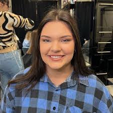 Cassandra Putnam's Instagram, Twitter & Facebook