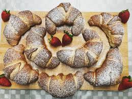 Mi Piace 92 Commenti 2 In Cucina Di Peppe Vale A Tavola Di Peppe Vale Su Instagram Cornetti Vuoti Ingredienti 250 G Di La Food Breakfast Muffin