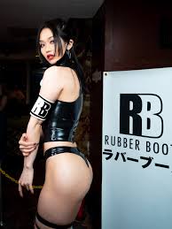 TW Pornstars - 𝐷𝒐𝒎𝒊𝒏𝒂 𝙍 (R女王様) 👠. Twitter.  本日24:00から東京キネマ倶楽部にてデパートメントH！ 私はラバーブースで『SMなんでも屋』オープンします👍  詳細RTするから、チェックして会いに来なさい。 📸. 3:35 AM - 6 Aug 2022