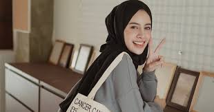 12 februari 2014 tempoh masa: Siap Sangka Wanita Cantik Pakai Kasut Saiz 7 Cuba Masing Masing Check