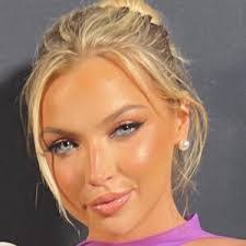 Allison Bowles's Instagram, Twitter & Facebook