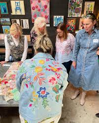 I've missed the last 2 meet ups at ​Greendoor Studios (mum life 🫠) but  wanted to share just a tiny bit of the PURE JOY that was in the farm studio  yesterday