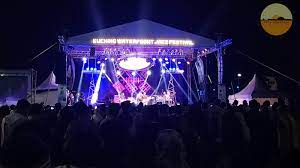The festival gates open at 5pm on both days and the concerts start from 7pm to 12 midnight on saturday, as well as 7pm to 1am on sunday. Kuching Waterfront Jazz Festival 2018 Kuchingborneo