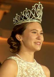 Meet 2023 Rose Queen Bella Ballard of Altadena, A Senior at The Ogburn  School