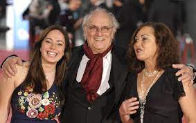 #cría cuervos #carlos saura #conchi pérez #cria cuervos #выкорми ворона #1976. Carlos Saura Padre De Siete Hijos Con Cuatro Mujeres Chic