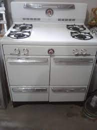 In the 1850s john ringen, a german immigrant to the united states, began a tinshop in st. Antique Vintage Magic Chef Gas Range Stove Oven Late 1940s Or 1950s Vintage Stoves Stoves Range Classy Kitchen