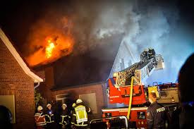 Schreibe deine eigene bewertung über kreis steinfurt straßenverkehrsamt (führerscheine / zulassung). Feuerwehreinsatz In Emsdetten Haus Nach Nachtlichem Brand Unbewohnbar Feuerwehreinsatz Feuerwehr Brandstiftung