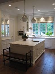 Source Phoebe Howard Stunning U Shaped Kitchen Design With Thomas O Brien Hicks Pendants Mirrored Uppers Kitchens Kuhnya