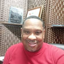 Roverto Frazier's Instagram, Twitter & Facebook